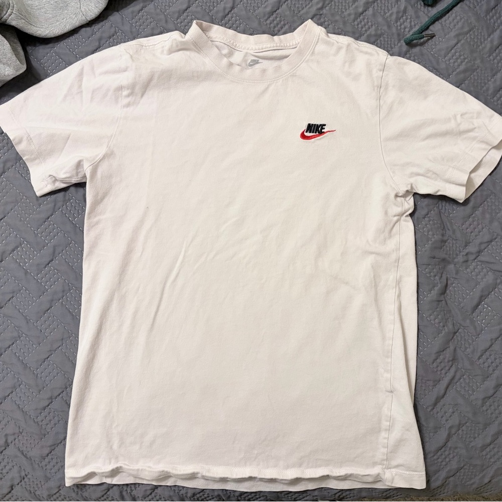 Nike White Short-Sleeve Crewneck Tee with Red/Black Logo